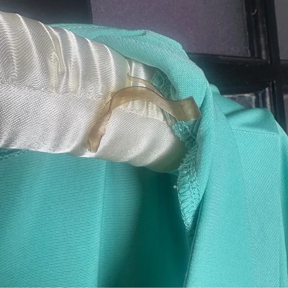 Maurices Turqouise Scoop Neck Flutter Sleeve Top Size Large - Picture 5 of 10